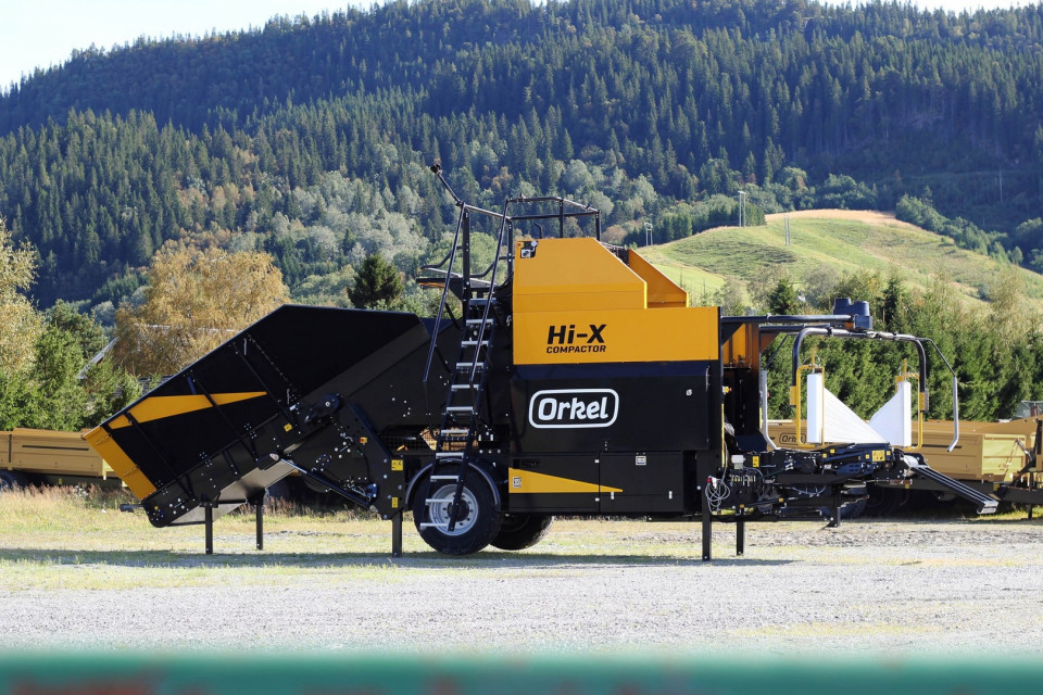 專業(yè)壓實機，用于打包粗糙的廢料